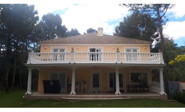 HERMOSA CASA EN CARILO CON PILETA