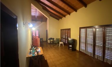 VENDO MANZANA CON - CASA QUINTA- QUINCHO-PILETA-TERRENOS-POSADAS MNES