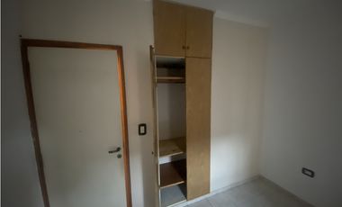 VENDO AMPLIO DTO 2 DORM CON GARAGE, POS MNES