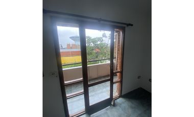 VENDO AMPLIO DTO 2 DORM CON GARAGE, POS MNES