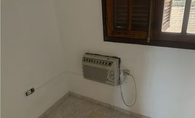 VENDO AMPLIO DTO 2 DORM CON GARAGE, POS MNES