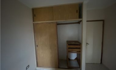 VENDO AMPLIO DTO 2 DORM CON GARAGE, POS MNES