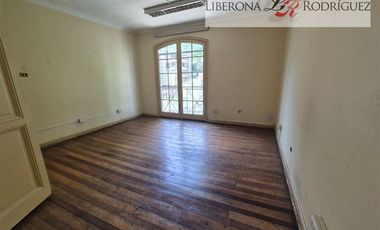 Casa en Arriendo en Casona con giro comercial a pasos del centro de Viña