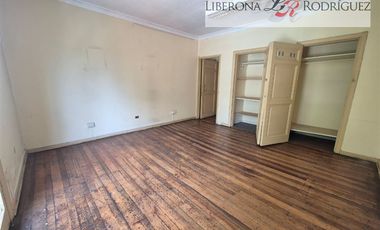 Casa en Arriendo en Casona con giro comercial a pasos del centro de Viña