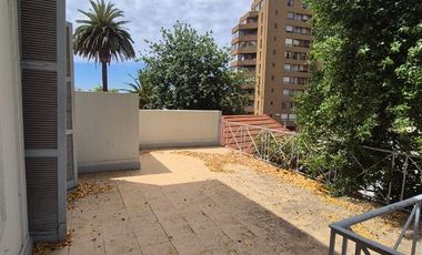 Casa en Arriendo en Casona con giro comercial a pasos del centro de Viña