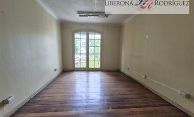 Casa en Arriendo en Casona con giro comercial a pasos del centro de Viña