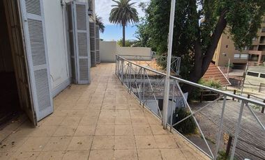 Casa en Arriendo en Casona con giro comercial a pasos del centro de Viña