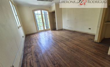 Casa en Arriendo en Casona con giro comercial a pasos del centro de Viña
