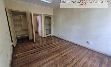 Casa en Arriendo en Casona con giro comercial a pasos del centro de Viña