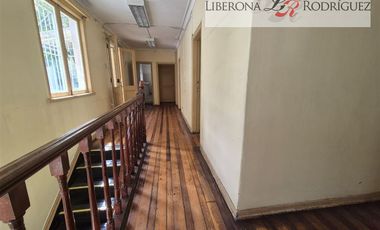 Casa en Arriendo en Casona con giro comercial a pasos del centro de Viña