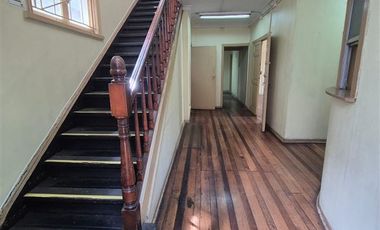 Casa en Arriendo en Casona con giro comercial a pasos del centro de Viña