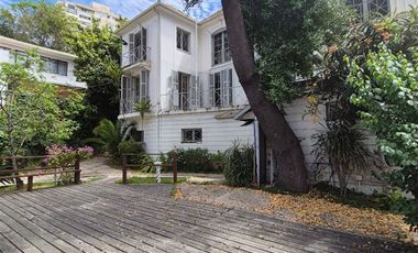Casa en Arriendo en Casona con giro comercial a pasos del centro de Viña