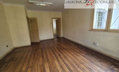 Casa en Arriendo en Casona con giro comercial a pasos del centro de Viña