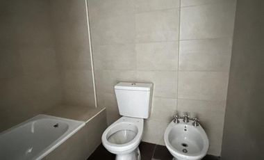 Venta de Departamento 2 ambientes con espacio guardacoche en Sarandi (32029)
