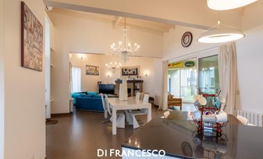 Casa de 4 ambientes   dependencia en venta en Pinamar - LA HERRADURA