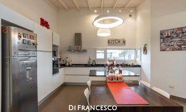 Casa de 4 ambientes   dependencia en venta en Pinamar - LA HERRADURA
