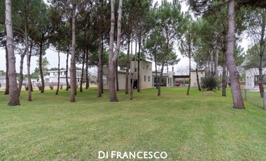 Casa de 4 ambientes   dependencia en venta en Pinamar - LA HERRADURA