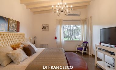 Casa de 4 ambientes   dependencia en venta en Pinamar - LA HERRADURA