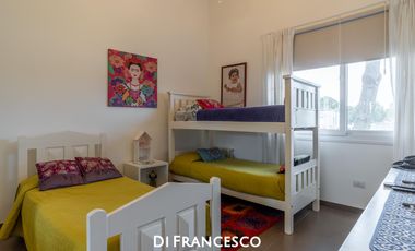 Casa de 4 ambientes   dependencia en venta en Pinamar - LA HERRADURA