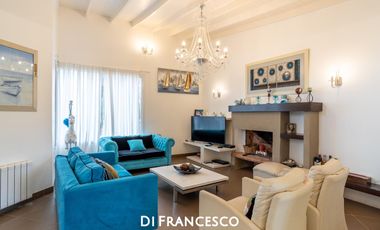 Casa de 4 ambientes   dependencia en venta en Pinamar - LA HERRADURA