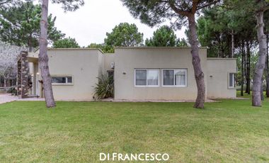 Casa de 4 ambientes   dependencia en venta en Pinamar - LA HERRADURA