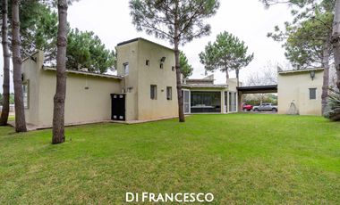 Casa de 4 ambientes   dependencia en venta en Pinamar - LA HERRADURA