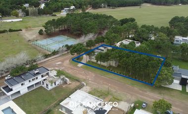 Casa de 4 ambientes   dependencia en venta en Pinamar - LA HERRADURA