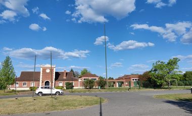 Navarrete Propiedades - Lote interno con fondo verde en Santa Lucia Pilar del Este