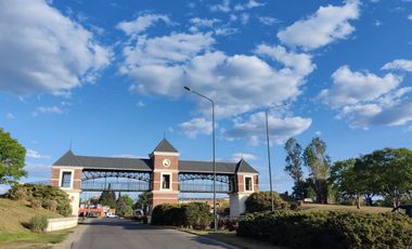 Navarrete Propiedades - Lote interno con fondo verde en Santa Lucia Pilar del Este