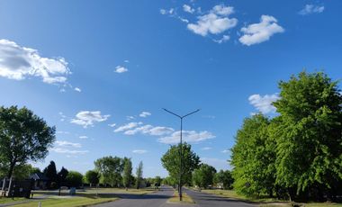 Navarrete Propiedades - Lote interno con fondo verde en Santa Lucia Pilar del Este