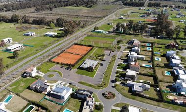 Navarrete Propiedades - Lote interno con fondo verde en Santa Lucia Pilar del Este
