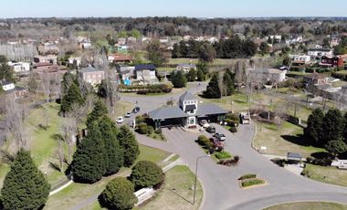 Navarrete Propiedades - Lote interno con fondo verde en Santa Lucia Pilar del Este