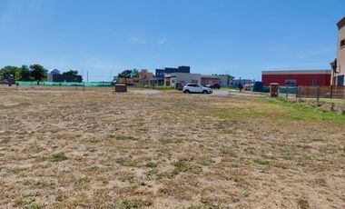 Navarrete Propiedades - Lote interno con fondo verde en Santa Lucia Pilar del Este