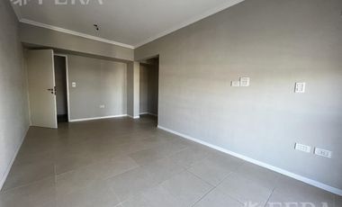 Venta de Departamento 2 ambientes con espacio guardacoche en Sarandi (32030)