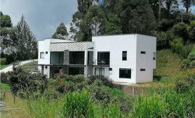 Vendo casa de gran valor en envigado LOMA del escobero