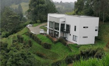 Vendo casa de gran valor en envigado LOMA del escobero