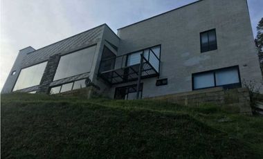 Vendo casa de gran valor en envigado LOMA del escobero