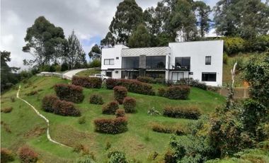 Vendo casa de gran valor en envigado LOMA del escobero
