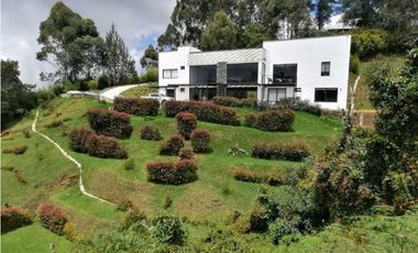 Vendo casa de gran valor en envigado LOMA del escobero