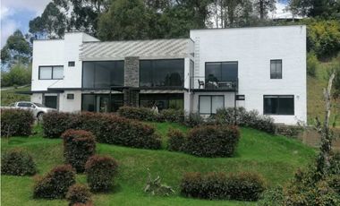 Vendo casa de gran valor en envigado LOMA del escobero