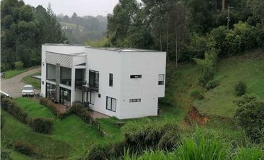 Vendo casa de gran valor en envigado LOMA del escobero