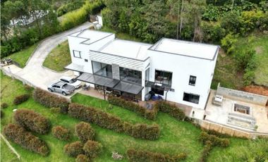Vendo casa de gran valor en envigado LOMA del escobero