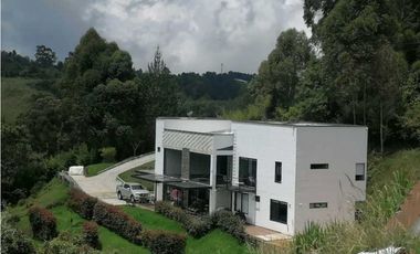 Vendo casa de gran valor en envigado LOMA del escobero