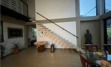 Vendo casa de gran valor en envigado LOMA del escobero