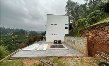 Vendo casa de gran valor en envigado LOMA del escobero
