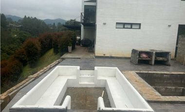 Vendo casa de gran valor en envigado LOMA del escobero