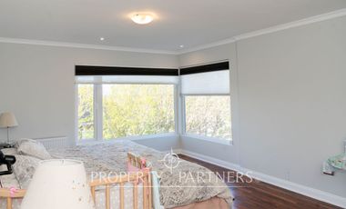 Exclusiva propiedad en excelente condominio