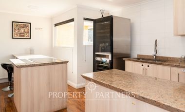 Exclusiva propiedad en excelente condominio