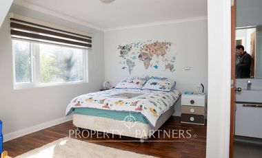 Exclusiva propiedad en excelente condominio