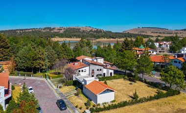 Terreno de 803m2 en venta en Valle de Zamarrero con vistas al lago del Parque Sierra Morelos